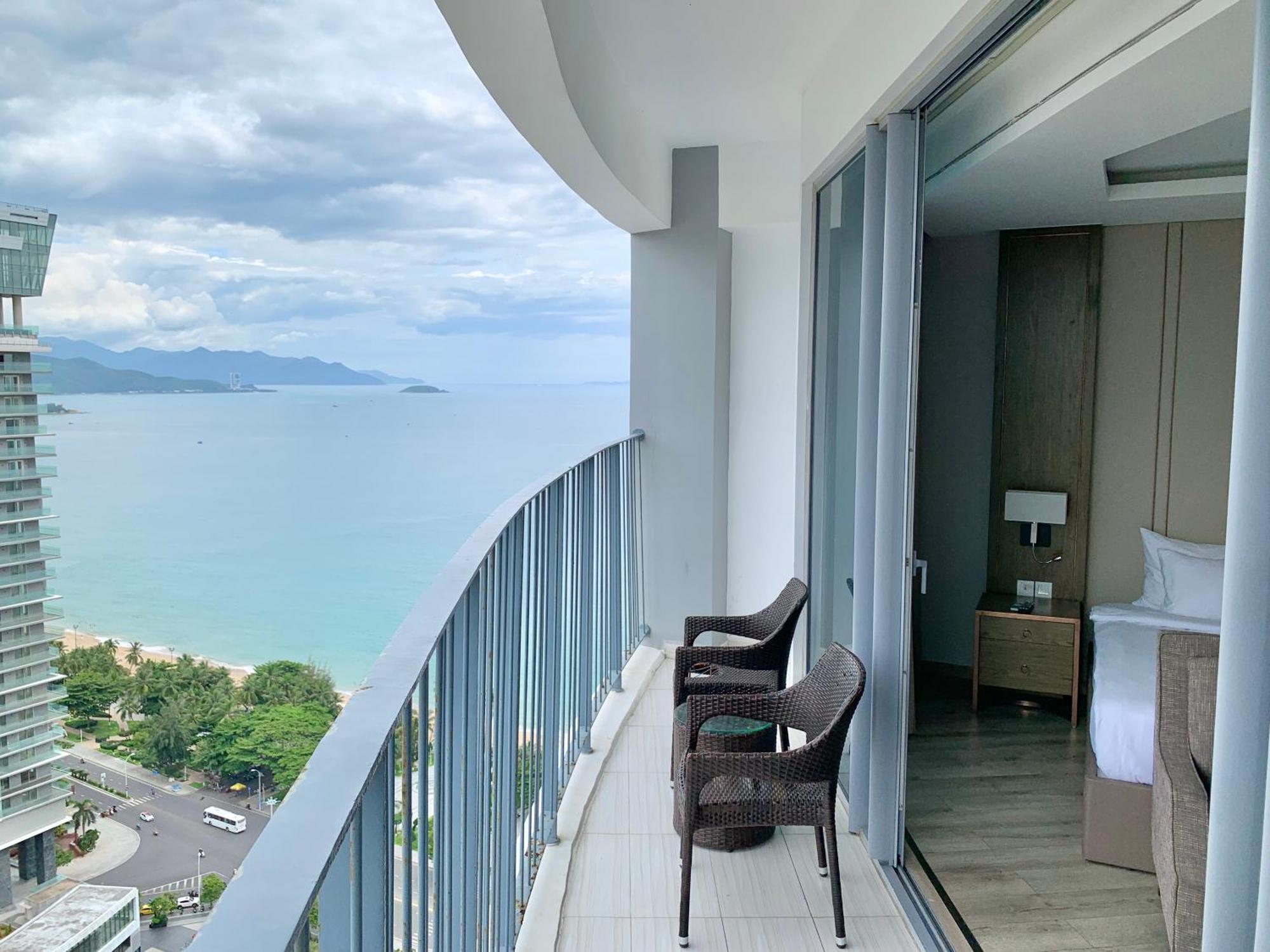 Panorama Autumn Leaves Nha Trang Beach 호텔 외부 사진